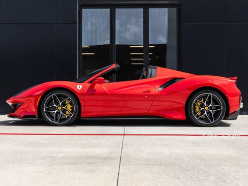 Used 2020 Ferrari 488 Pista Spider RWD image 11