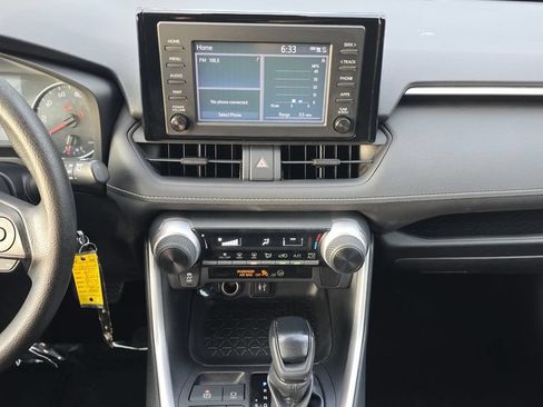 Used 2019 Toyota RAV4 LE FWD image 15