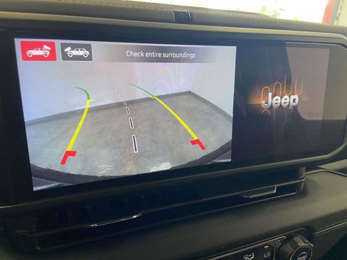 Used 2024 Jeep Wrangler High Altitude AWD/4WD image 26