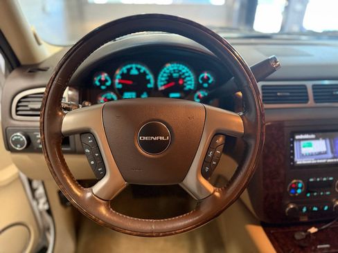 Used 2012 GMC Yukon Denali AWD/4WD image 10