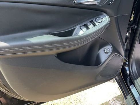 Used 2022 Buick Encore GX Essence image 11