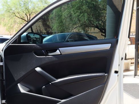 Used 2015 Volkswagen Passat 1.8T SE image 33