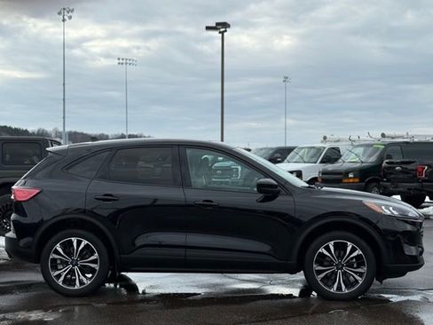 Used 2022 Ford Escape SE w/ SE Sport Appearance Package image 38