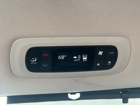 Used 2018 Chrysler Pacifica Touring-L w/ Advanced Safetytec Group FWD image 14