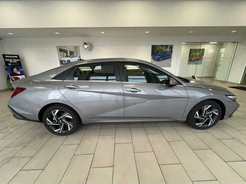 New 2026 Hyundai Elantra Limited FWD image 6