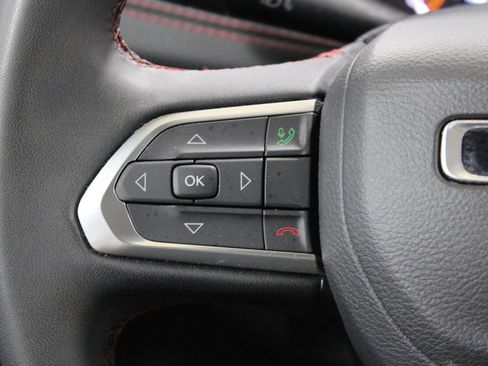 Used 2025 Jeep Compass Trailhawk AWD/4WD image 36