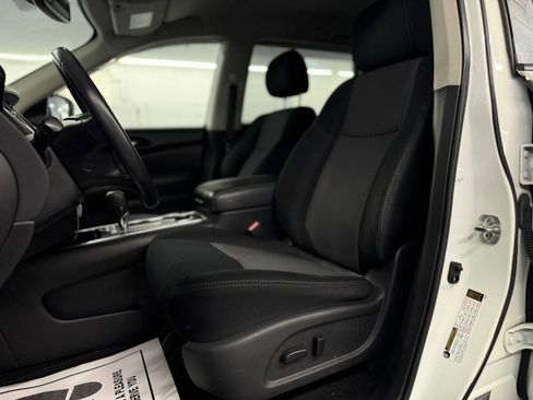 Used 2018 Nissan Pathfinder SV AWD/4WD image 18