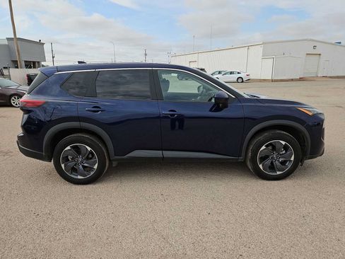 Used 2025 Nissan Rogue SV FWD image 9