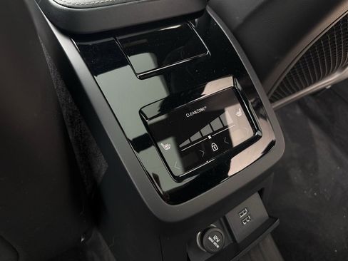 Used 2020 Volvo S90 T8 Inscription w/ Advanced Package image 36