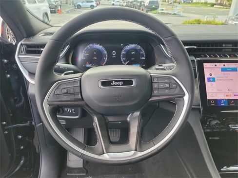 New 2025 Jeep Grand Cherokee L Limited image 23