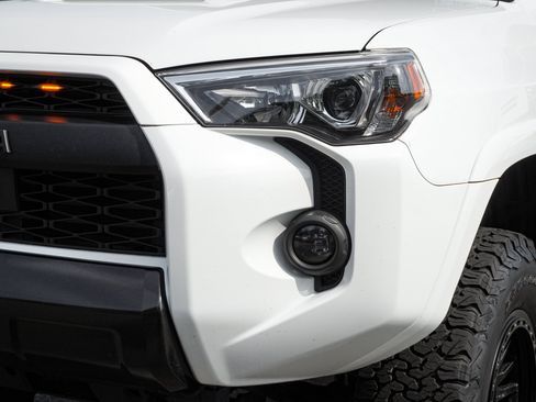 Used 2021 Toyota 4Runner Venture w/ Moonroof Package AWD/4WD image 6