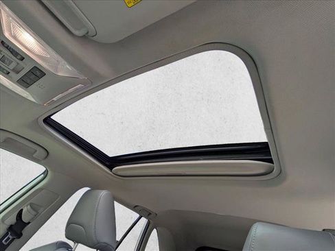Used 2022 Toyota RAV4 XLE Premium AWD/4WD image 15