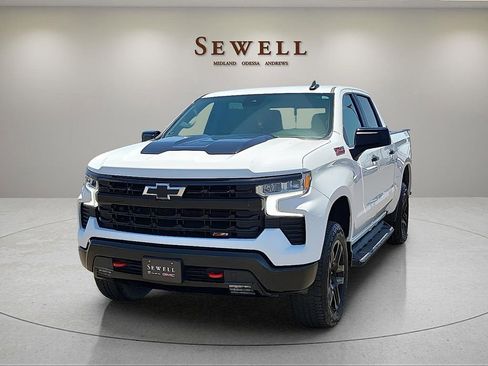 Used 2025 Chevrolet Silverado 1500 LT Trail Boss w/ Convenience Package II AWD/4WD image 1