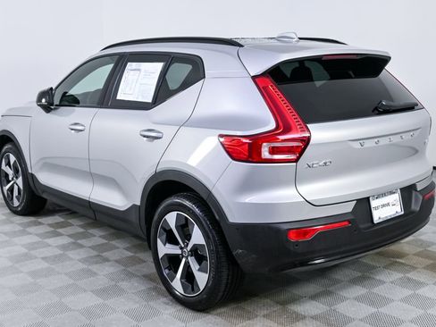 Certified 2025 Volvo XC40 B5 Plus image 4