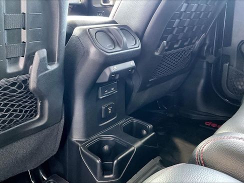 Used 2018 Jeep Wrangler Unlimited Rubicon AWD/4WD image 33