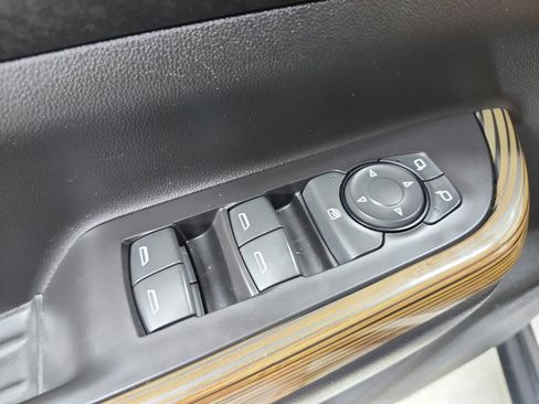 Used 2018 GMC Acadia SLE FWD image 32
