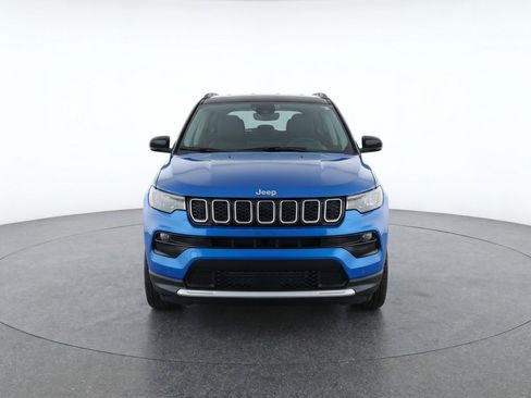 Used 2025 Jeep Compass Limited AWD/4WD image 2