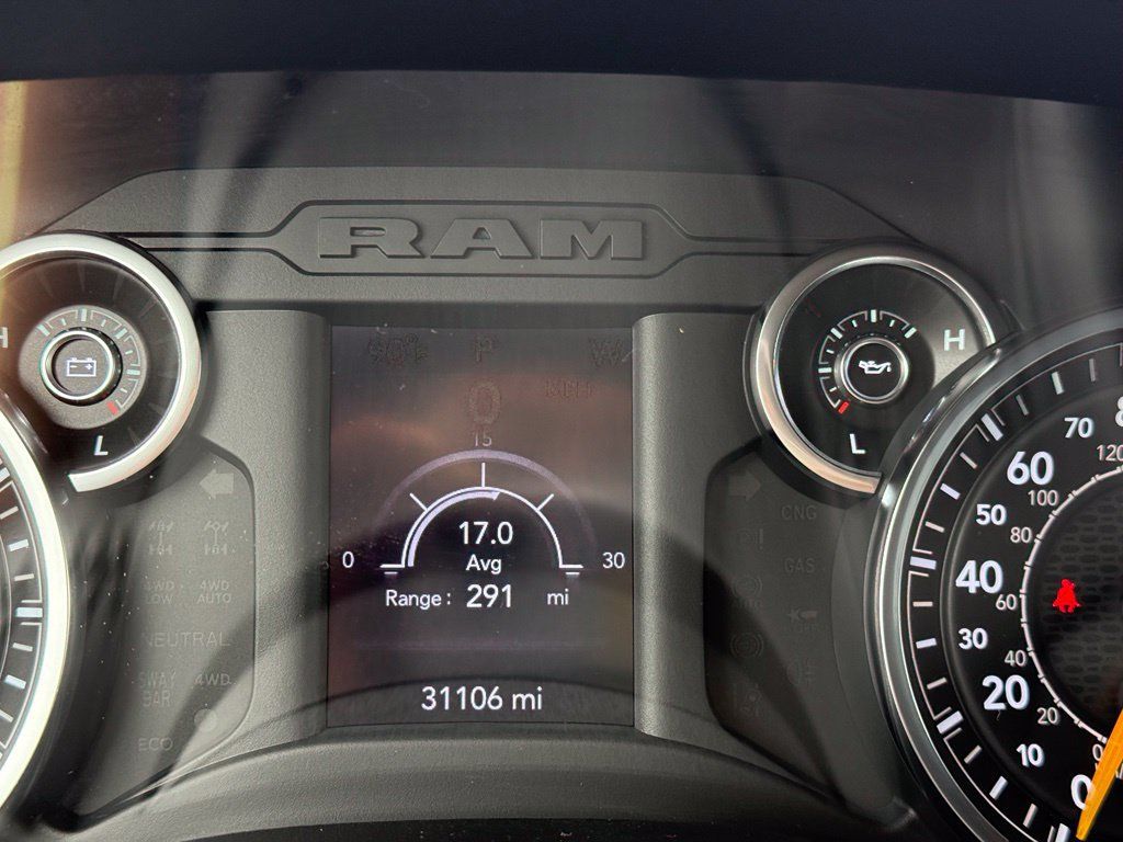 Used 2022 RAM 1500 Big Horn AWD/4WD image 4
