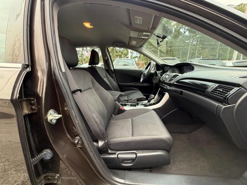 Used 2017 Honda Accord LX image 8