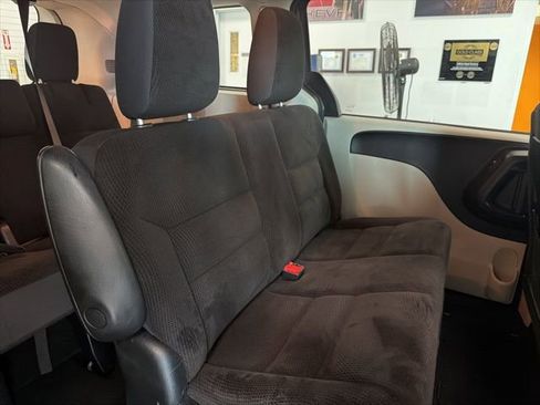 Used 2018 Dodge Grand Caravan SE FWD image 25