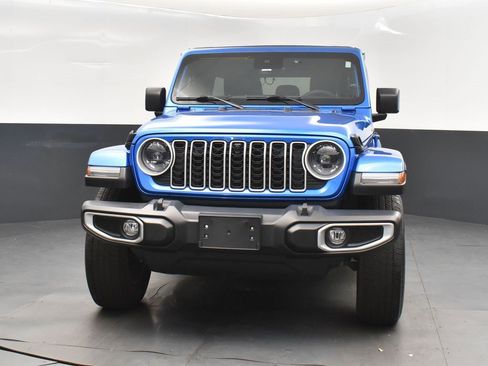 Used 2024 Jeep Wrangler Sahara w/ Technology Group image 10