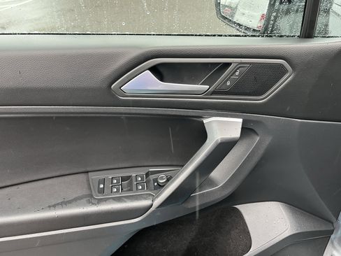 Used 2021 Volkswagen Tiguan SE image 17