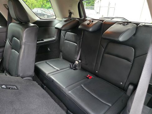 Used 2023 Nissan Pathfinder SL w/ Lighting Package (N92) FWD image 11