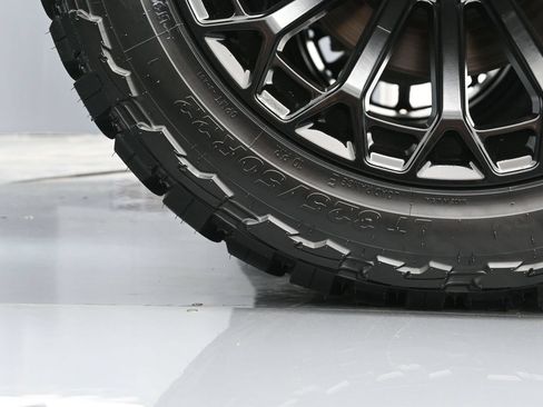 Used 2024 RAM 1500 Laramie AWD/4WD image 43