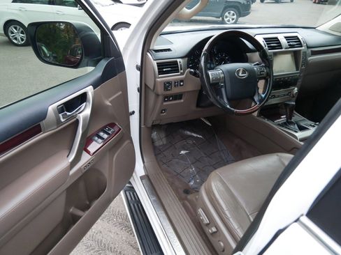 Used 2018 Lexus GX 460 image 10