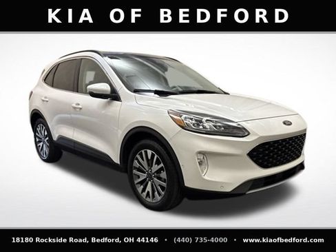 Used 2020 Ford Escape Titanium w/ Titanium Premium Package 2.0 AWD/4WD image 3