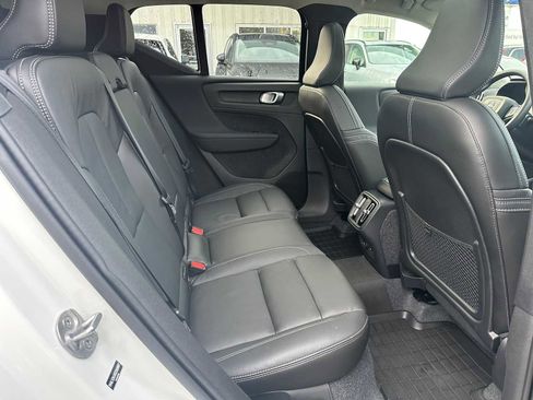Used 2025 Volvo XC40 B5 Core w/ Climate Package image 12