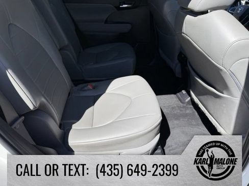 Used 2022 Toyota Highlander XLE AWD/4WD image 37