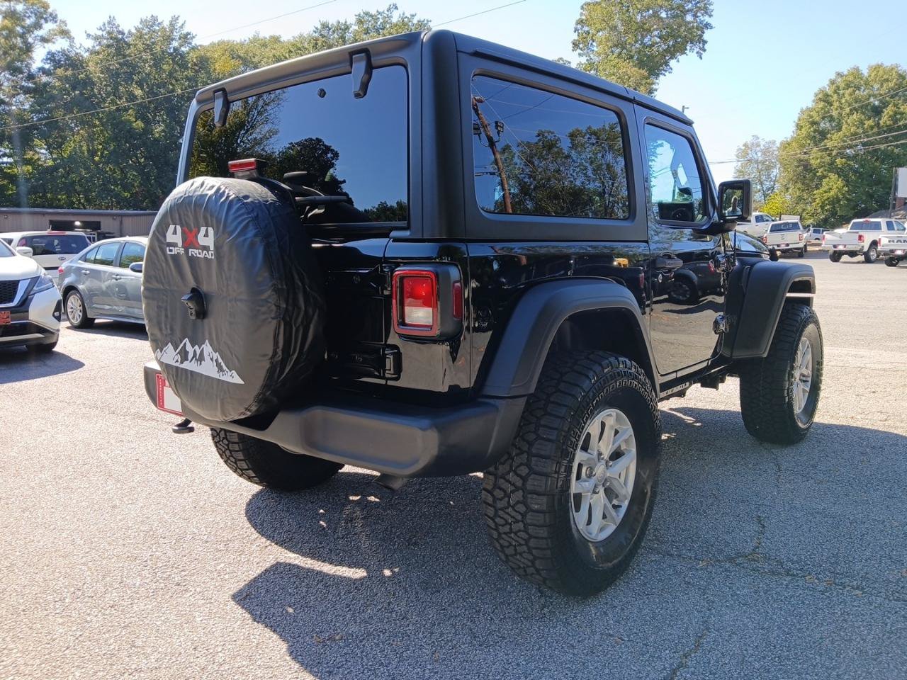 Used 2023 Jeep Wrangler Sport AWD/4WD image 6