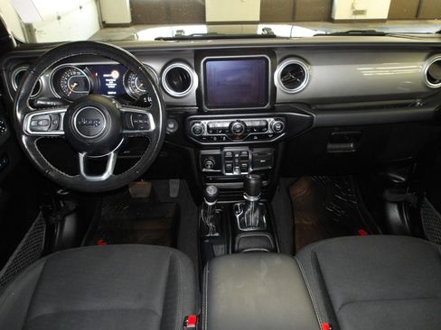 Used 2022 Jeep Gladiator Overland w/ Cold Weather Group AWD/4WD image 12
