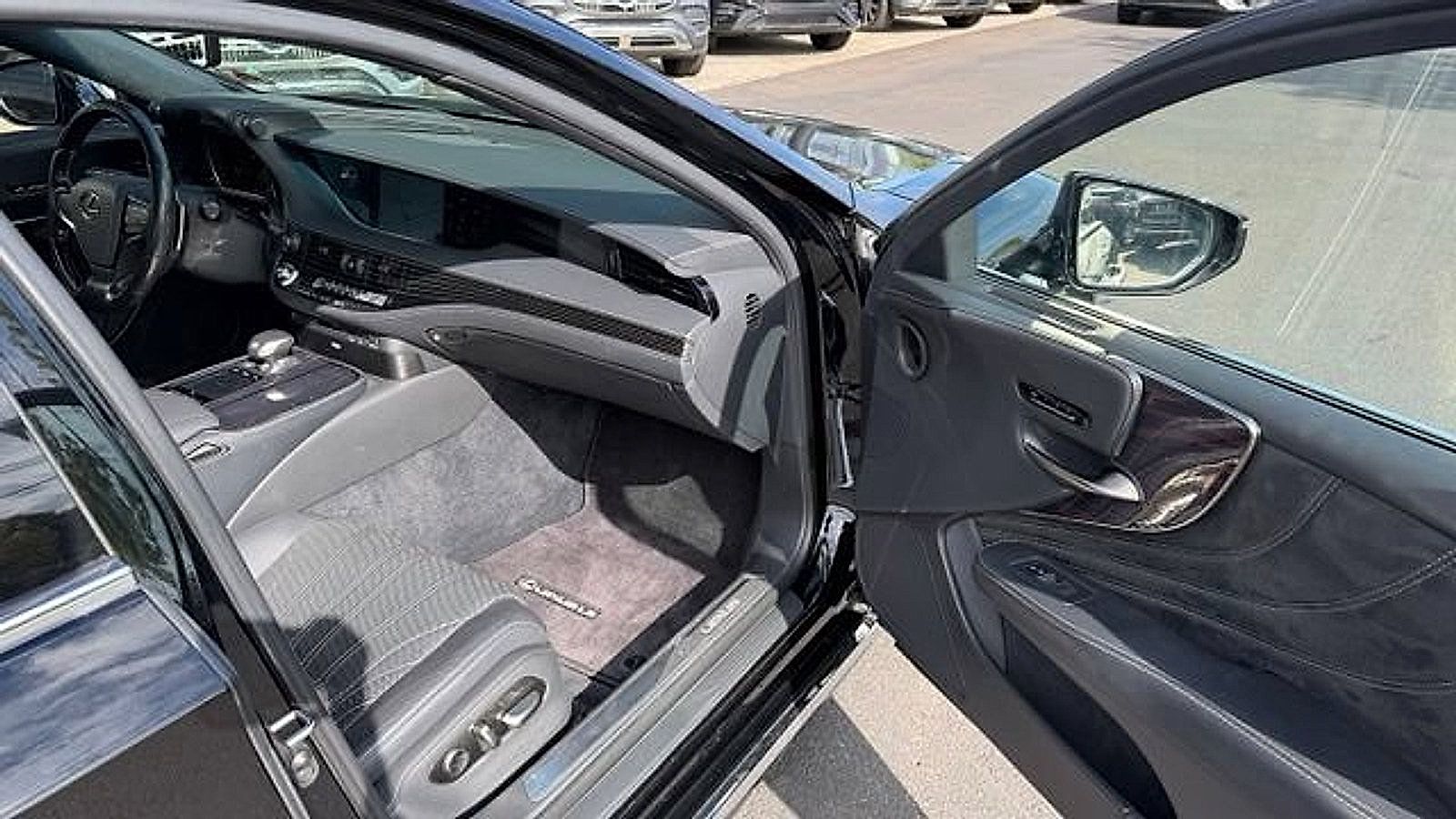 Used 2018 Lexus LS 500 AWD w/ Luxury Package image 10