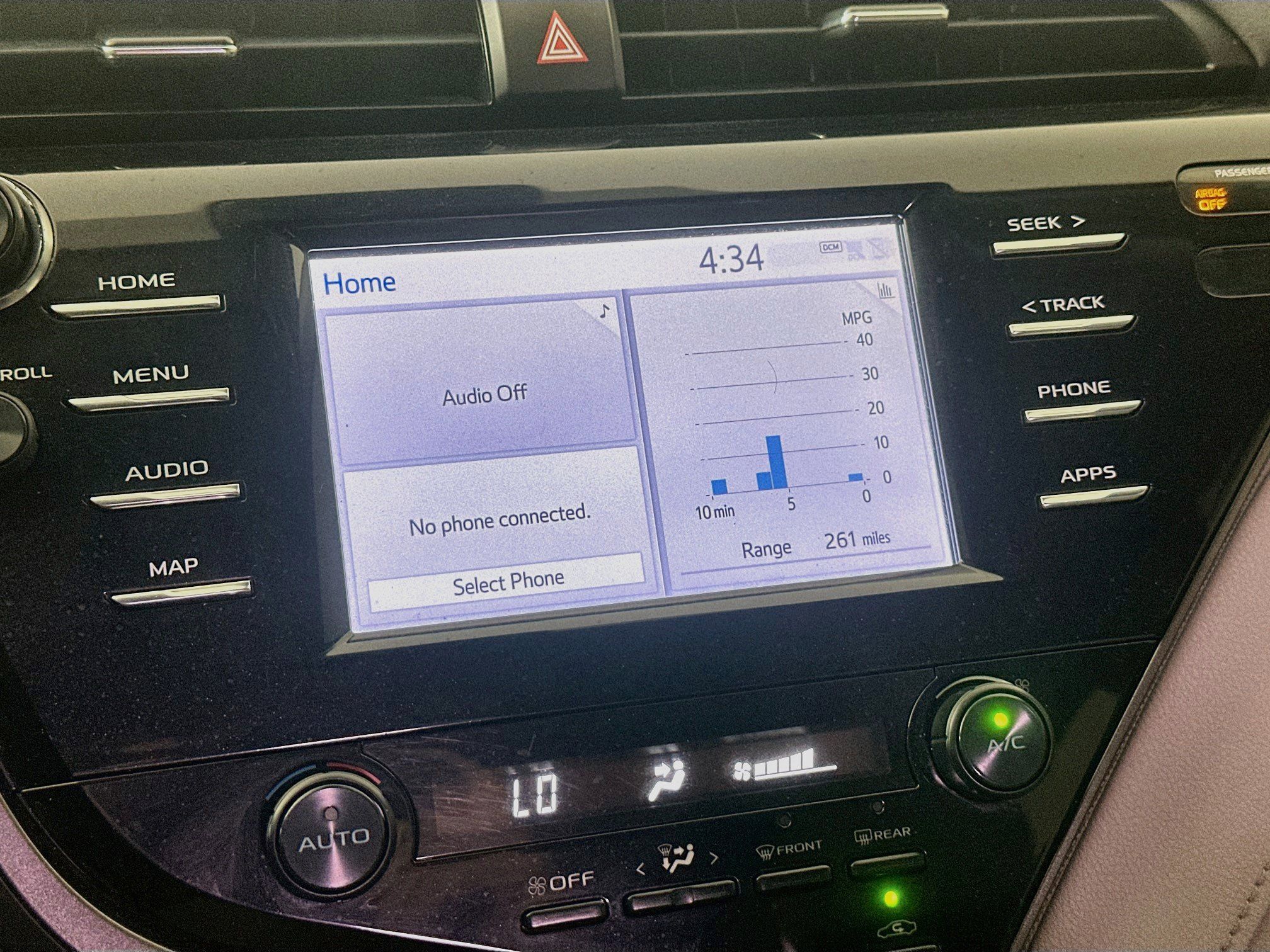 Used 2019 Toyota Camry SE w/ Carpet Mat Package FWD image 19
