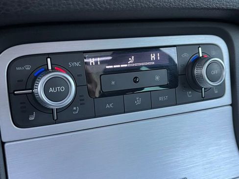 Used 2017 Volkswagen Touareg V6 image 37