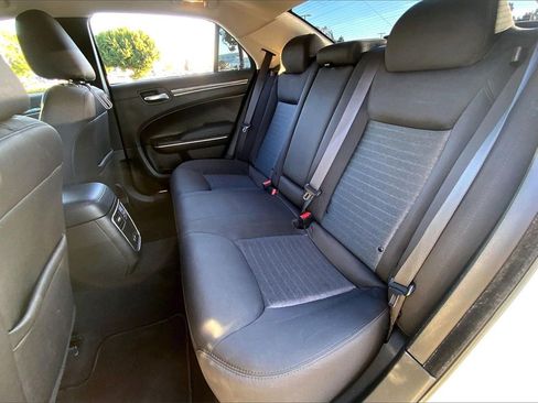 Used 2022 Chrysler 300 Touring w/ Sport Appearance Package image 13