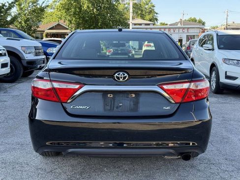 Used 2016 Toyota Camry SE w/ Moonroof Package FWD image 9