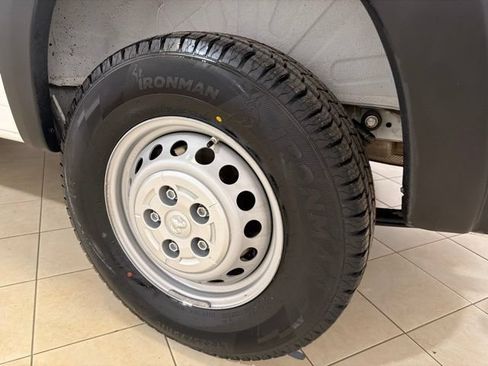 Used 2025 RAM ProMaster 2500 w/ Convenience Group FWD image 22
