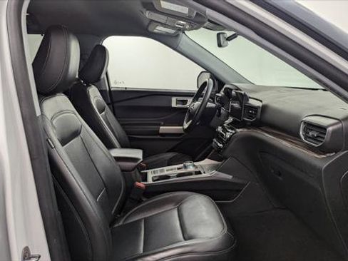 Used 2023 Ford Explorer Limited image 22