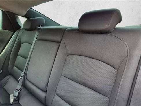 Used 2018 Chevrolet Malibu LT FWD image 13