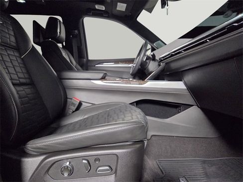 Certified 2025 Cadillac Escalade Sport Platinum image 14