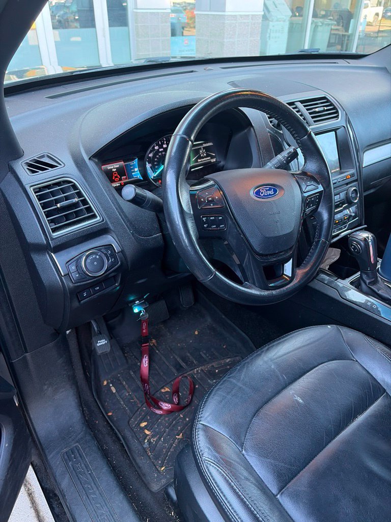 Used 2018 Ford Explorer XLT w/ Equipment Group 202A AWD/4WD image 9