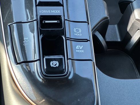 Used 2025 Toyota Crown XLE image 19