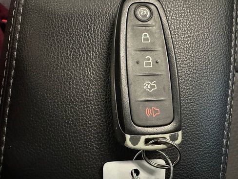Used 2019 Ford Escape SE FWD image 17