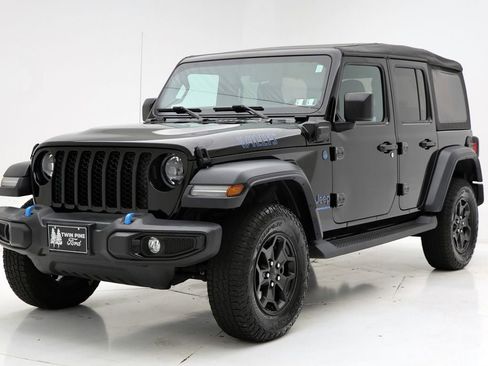 Used 2023 Jeep Wrangler Unlimited w/ Cold Weather Group image 5