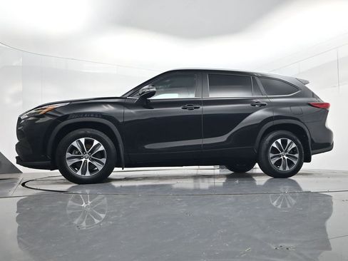 Used 2023 Toyota Highlander XLE AWD/4WD image 41
