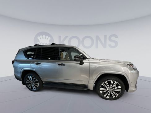 Used 2025 Lexus LX 700h Luxury image 5