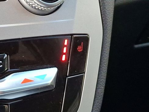 Used 2023 Ford Explorer XLT image 27